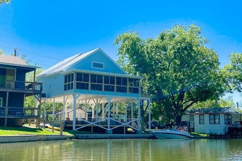 Nearby landmark, Activities