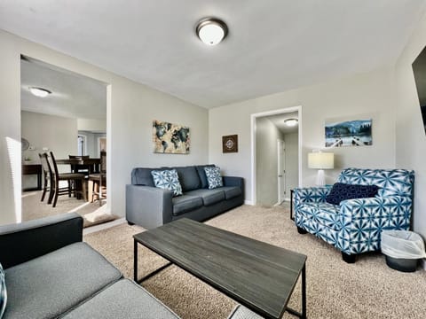 Charming 4BR Home in Liberty Township w Large Deck House in Ohio