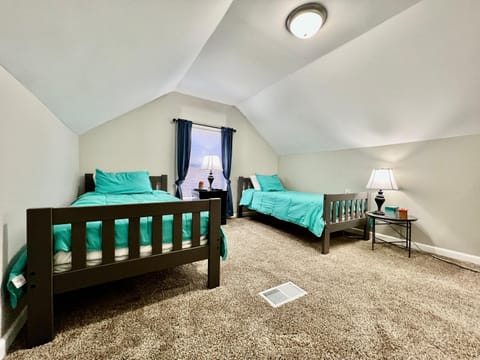 Charming 4BR Home in Liberty Township w Large Deck House in Ohio