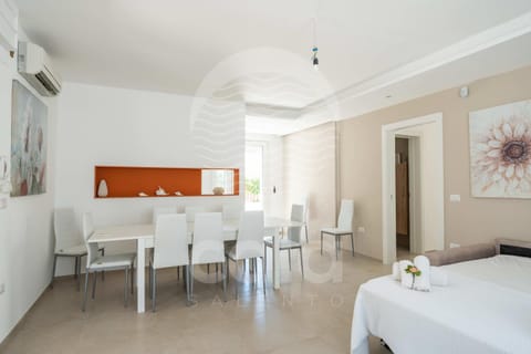 Living room, Photo of the whole room, Seating area, air conditioner