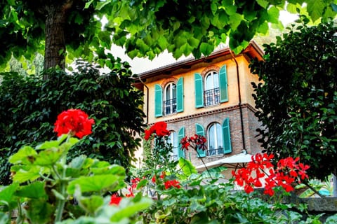 Property building, Restaurant/places to eat, Communal lounge/ TV room, Garden, Balcony/Terrace, Lobby or reception, Lounge or bar, Other, Banquet/Function facilities, Food, Garden view, Alcoholic drinks, Non alcoholic drinks, Family