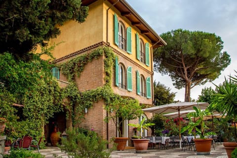 Restaurant/places to eat, Facade/entrance, Spring, Winter, Summer, Balcony/Terrace, Lobby or reception, Lounge or bar, Banquet/Function facilities, Autumn, On site, Food, Garden view, Alcoholic drinks, Non alcoholic drinks, Seasons, Family