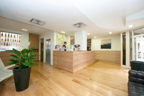 Staff, Lobby or reception, Lounge or bar, hair dresser