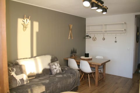 Le Flocon-Studio cabine-Balcon 4-6 Pers à 100m des pistes Cabin in Provence-Alpes-Côte d'Azur