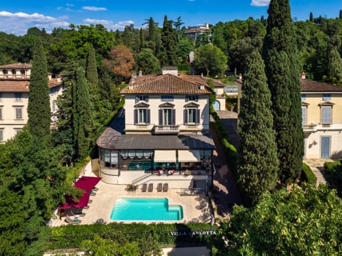 Property building, Pool view