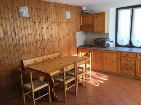 Dining area, kitchen
