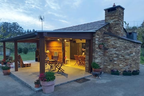 Property building, Patio, BBQ facilities, Garden, Dining area, Garden view