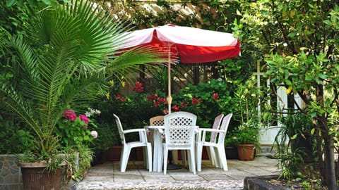 Inner courtyard view, acessibility