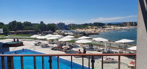 Nearby landmark, Natural landscape, Lake view, Pool view, Swimming pool, sunbed