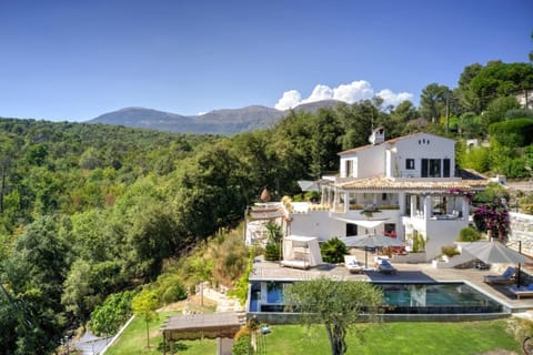 Property building, Natural landscape, Garden, Garden view, Mountain view, Swimming pool