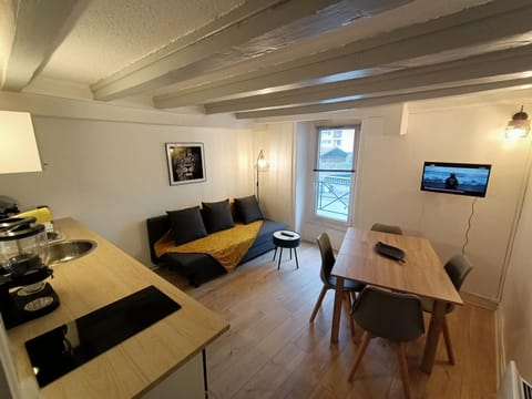Living room, Dining area