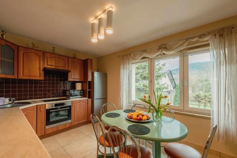 Coffee/tea facilities, Kitchen or kitchenette, Seasons, pet friendly, kitchen