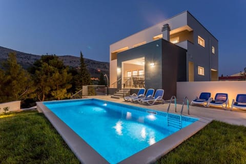 Luxe villa with pool, jacuzzi, and sauna Villa in Split-Dalmatia County