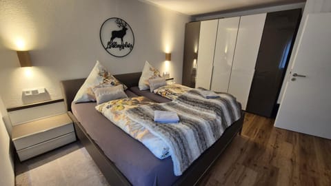 Photo of the whole room, Bedroom, wardrobe