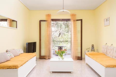 Living room, Photo of the whole room