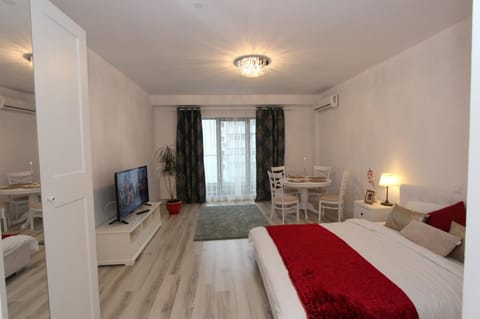 TV and multimedia, Living room, Photo of the whole room, Seating area