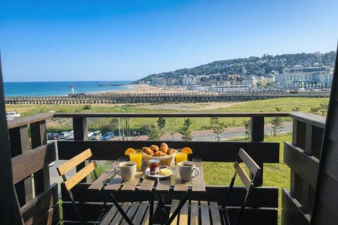 Nearby landmark, Day, Natural landscape, View (from property/room), Balcony/Terrace, Food and drinks, Dining area, Beach, Landmark view, Sea view