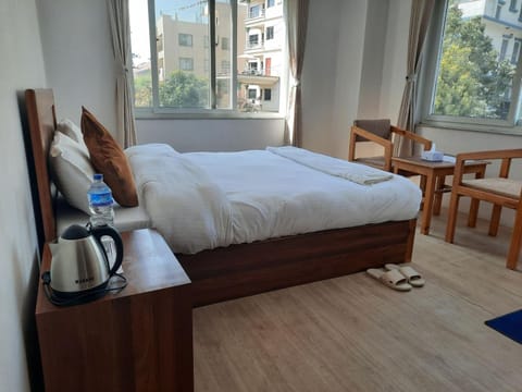 Photo of the whole room, Bedroom
