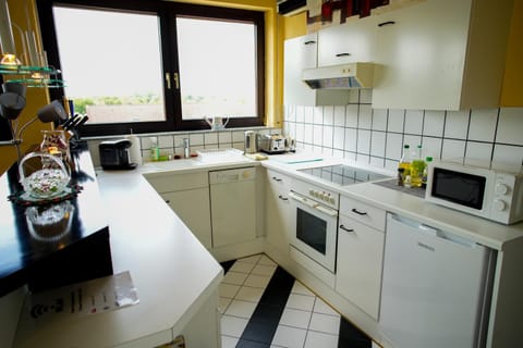 Kitchen or kitchenette, dishwasher, minibar, pet friendly, stove, toaster