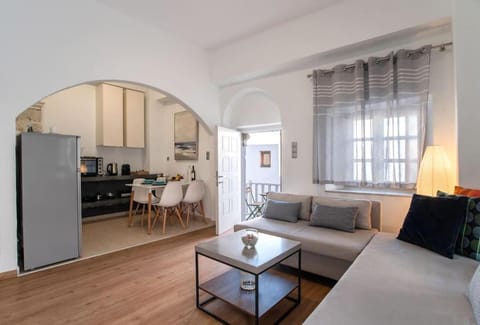 Mary's Suite Apartment in Naousa