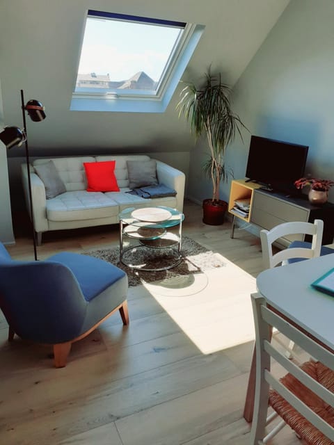 TV and multimedia, Living room, Seating area, Dining area, internet