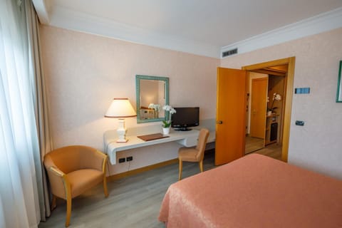 TV and multimedia, Photo of the whole room, Seating area