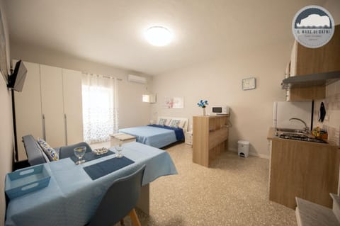 TV and multimedia, Living room, Photo of the whole room, Seating area, Dining area, locker, locker, air conditioner, air conditioner