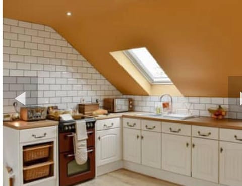 Coffee/tea facilities, Kitchen or kitchenette, stove, toaster