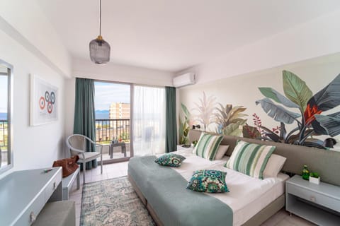 Balcony/Terrace, Photo of the whole room, City view, Sea view