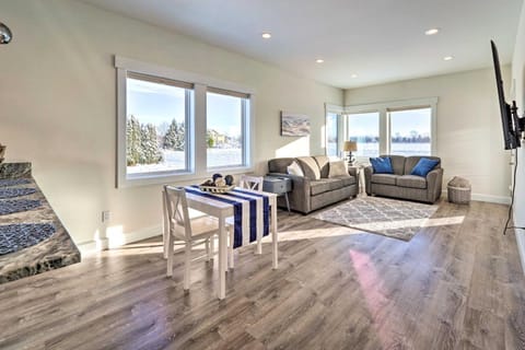 Bright La Conner Getaway with Mountain Views! Apartment in La Conner