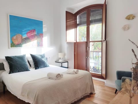 Bed, Photo of the whole room, Bedroom