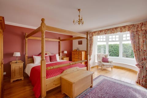 Property building, Bed, Photo of the whole room, Bedroom