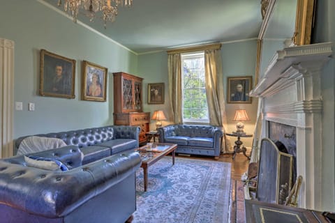 Historic Warrenton Home with Patio and Hot Tub! House in Warrenton