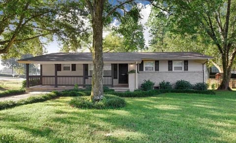 Cardinal Aerie- 5 mins from Rainbow Mountain Hiking Trails House in Madison