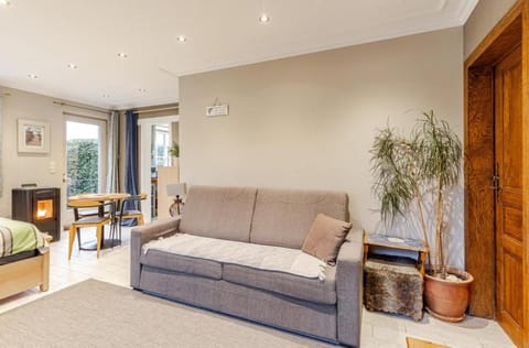 Cosy Studio close to Bruxelles South Charleroi Airport Apartment in Wallonia, Belgium