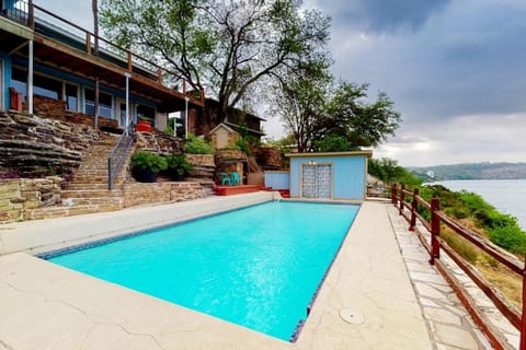 Property building, Day, Swimming pool, Swimming pool