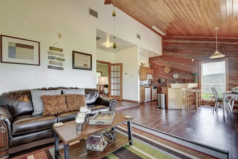 Regal Riverfront Retreat House in Lake Travis