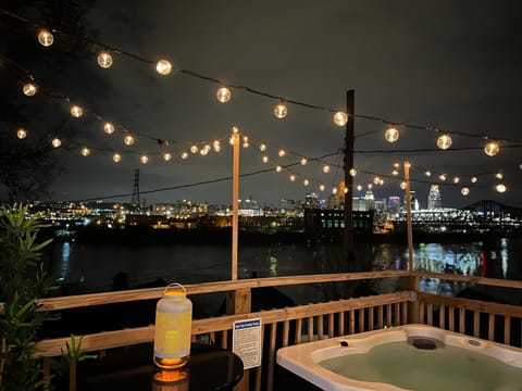 Cozy Riverfront Bungalow with Stunning Views House in Covington