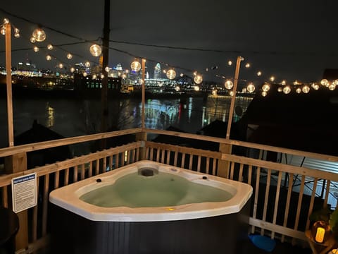 Cozy Riverfront Bungalow with Stunning Views House in Covington