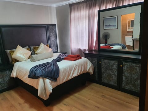 Mabel Guesthouse Bed and Breakfast in Cape Town