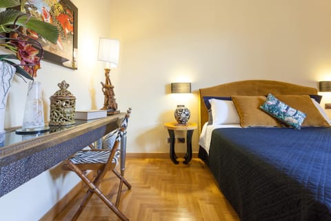 Seating area, Bedroom