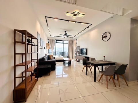 TV and multimedia, Living room, Seating area, Dining area, fireplace