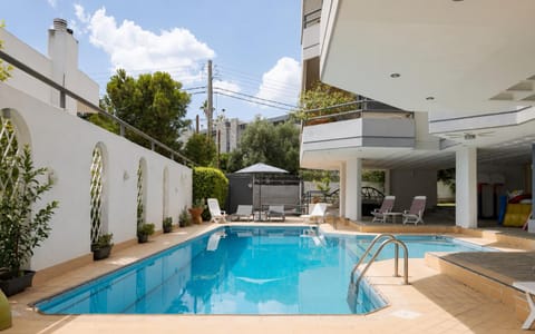 Property building, Day, Pool view, Swimming pool, sunbed