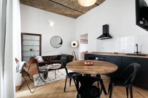 Kitchen or kitchenette, Living room