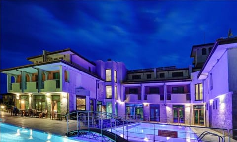 Property building, Restaurant/places to eat
