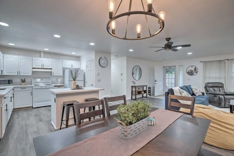 Pet-Friendly PNW Home, 1 Mi to Rockaway Beach House in Rockaway Beach