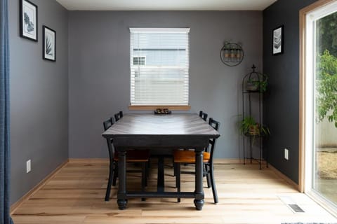 Teak- a North Albany family home House in Albany