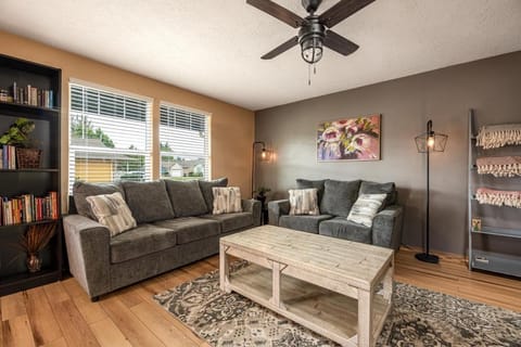 Teak- a North Albany family home House in Albany