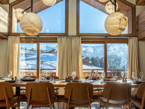 Chalet Penthouse Luxe à Méribel - Concierge, Spa, Parking - FR-1-613-41 Apartment in Les Allues