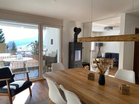 View (from property/room), Balcony/Terrace, Dining area